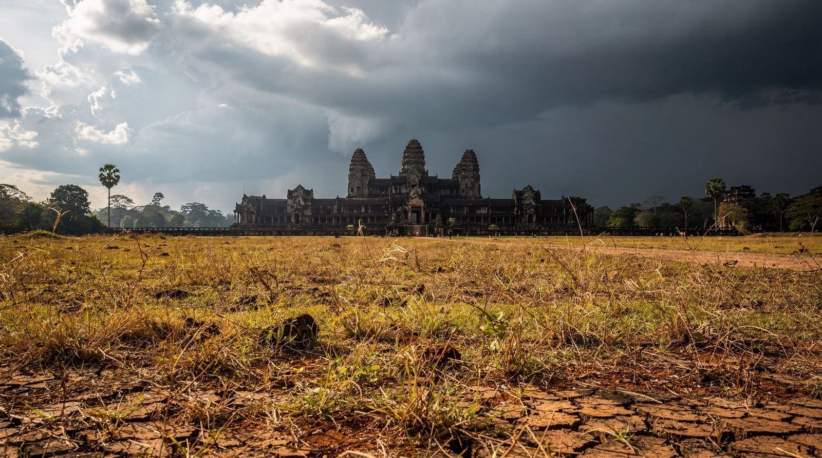 Dry season vs. rainy season at Angkor: what you actually gain and lose — An honest comparison of visiting Angkor in dry vs rainy season — crowds, heat, p