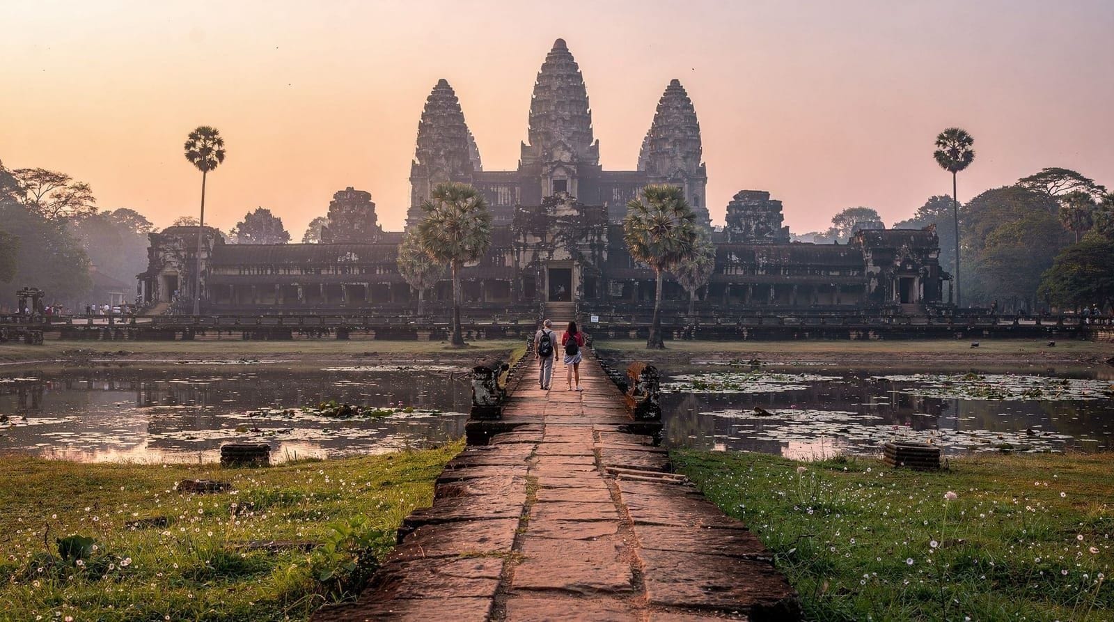 Siem Reap: Angkor Wat Sunrise Small-Group Tour