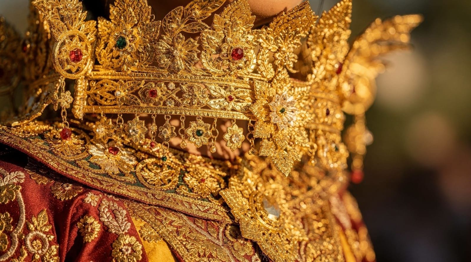 Siem Reap: Apsara Dance Show and Dinner with Hotel Pickup