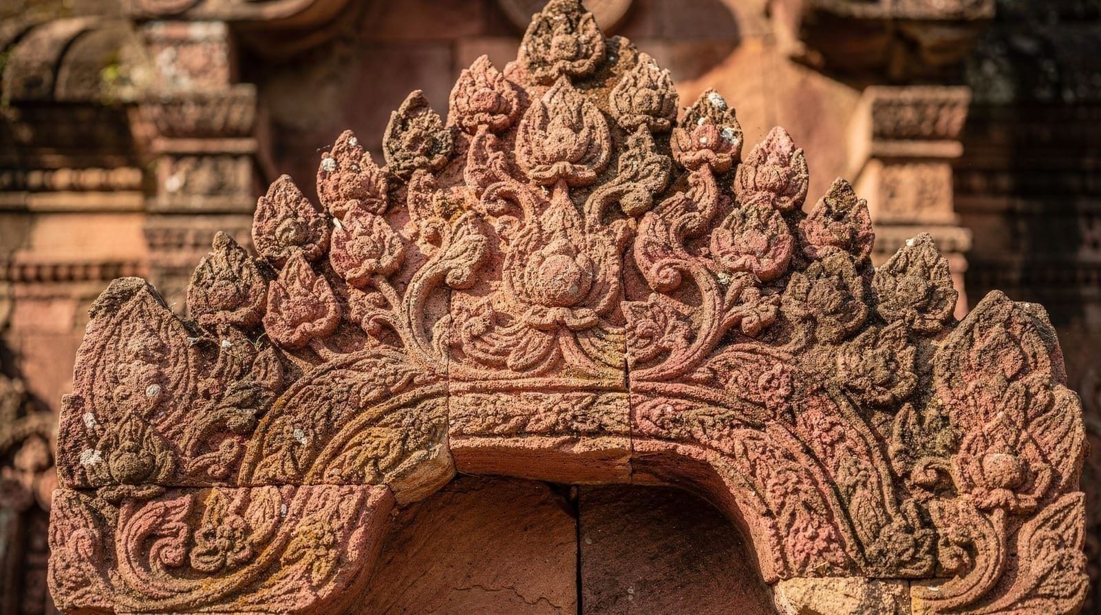 Siem Reap: Koh Ker and Beng Mealea Temples Tour